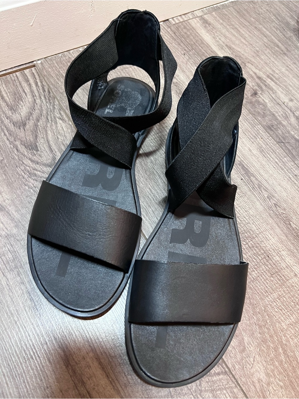Sorel Ella II Sandals Womens Size 8.5 Black Leather Stretch Strap Flats Open Toe